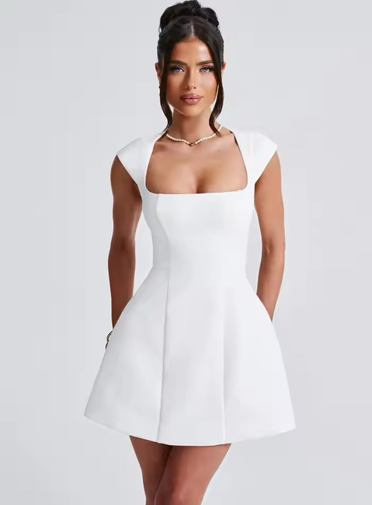 Elenore Dress - viereckiger Ausschnitt tailliert