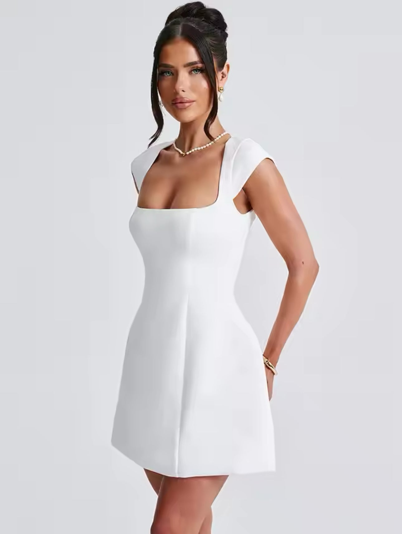 Elenore Dress - viereckiger Ausschnitt tailliert