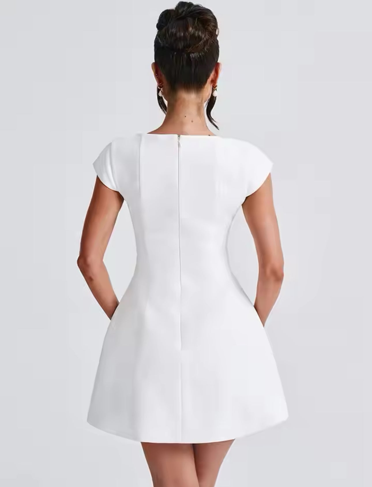 Elenore Dress - viereckiger Ausschnitt tailliert
